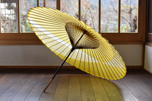 画像をギャラリービューアに読み込む, 蛇の目傘【交叉 黄色×梅(白)】 - 和傘CASA