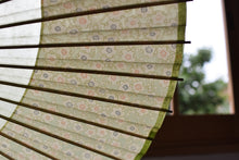 画像をギャラリービューアに読み込む, 蛇の目傘【月奴 若葉色×梅】