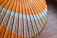 画像をギャラリービューアに読み込む, 蛇の目傘【交叉 オレンジ×小紋(水色)】 - 和傘CASA