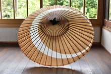 画像をギャラリービューアに読み込む, 蛇の目傘【三日月 柿渋鉄】 - 和傘CASA