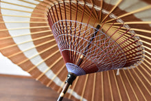 画像をギャラリービューアに読み込む, 蛇の目傘【三日月 柿渋鉄】 - 和傘CASA