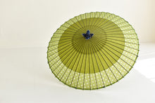 画像をギャラリービューアに読み込む, 蛇の目傘【軒奴 鶯色×ガラスボタン】 - 和傘CASA