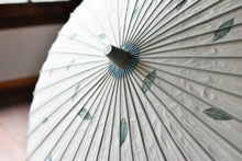 画像をギャラリービューアに読み込む, 日傘【二重張 幸草紙工房 写し染め「藍の葉」× 水色】 - 和傘CASA