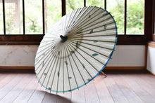 画像をギャラリービューアに読み込む, 日傘【二重張 幸草紙工房 写し染め「藍の葉」× 水色】 - 和傘CASA