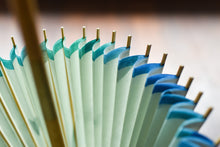 画像をギャラリービューアに読み込む, 日傘【二重張 幸草紙工房 写し染め「藍の葉」× 水色】 - 和傘CASA