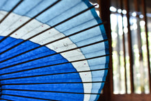 画像をギャラリービューアに読み込む, 蛇の目傘【三日月 重色目つきくさ】 - 和傘CASA