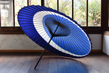 画像をギャラリービューアに読み込む, 蛇の目傘【三日月 青×紺】 - 和傘CASA