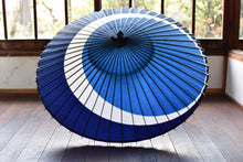 画像をギャラリービューアに読み込む, 蛇の目傘【三日月 青×紺】 - 和傘CASA