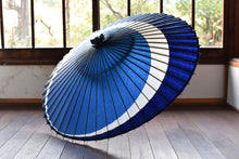 画像をギャラリービューアに読み込む, 蛇の目傘【三日月 青×紺】 - 和傘CASA