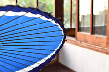 画像をギャラリービューアに読み込む, 蛇の目傘【三日月 青×紺】 - 和傘CASA