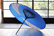 画像をギャラリービューアに読み込む, 蛇の目傘【交叉 青×丸模様】 - 和傘CASA