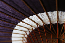 Load image into Gallery viewer, 蛇の目傘【中張 紫黒×白胡粉】 - 和傘CASA