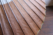 Load image into Gallery viewer, 蛇の目傘【中張 柿渋(黒柿)×白】 - 和傘CASA