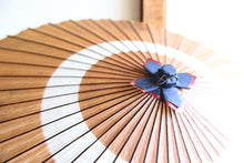 Load image into Gallery viewer, 蛇の目傘【中張 柿渋(黒柿)×白】 - 和傘CASA