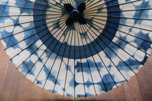 画像をギャラリービューアに読み込む, 蛇の目傘【石徹白藍染2023 中張まる】 - 和傘CASA