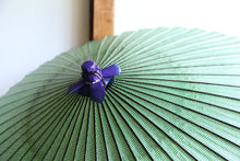 画像をギャラリービューアに読み込む, 蛇の目傘【鹿の子 緑】 - 和傘CASA