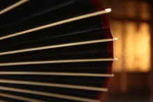 画像をギャラリービューアに読み込む, 蛇の目傘【黒(軒赤)】 - 和傘CASA