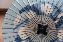 画像をギャラリービューアに読み込む, 蛇の目傘【石徹白藍染2023 助六花】 - 和傘CASA