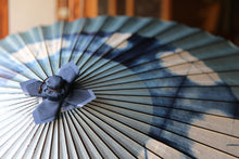 画像をギャラリービューアに読み込む, 蛇の目傘【石徹白藍染2023 助六花】 - 和傘CASA