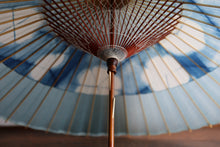 画像をギャラリービューアに読み込む, 蛇の目傘【石徹白藍染2023 助六花】 - 和傘CASA