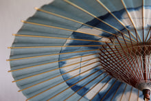 画像をギャラリービューアに読み込む, 蛇の目傘【石徹白藍染2023 助六花】 - 和傘CASA