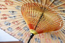 画像をギャラリービューアに読み込む, 蛇の目傘【四君子サーモンピンク(軒紺)】 - 和傘CASA