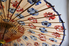 画像をギャラリービューアに読み込む, 蛇の目傘【四君子サーモンピンク(軒紺)】 - 和傘CASA