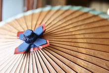 Load image into Gallery viewer, 蛇の目傘【軒奴 柿渋×かすみ染(グリーンイエロー)】 - 和傘CASA