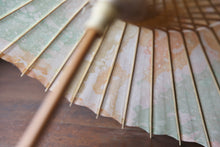 将图片加载到图库查看器,日傘【網代 かすみ染め オレンジグリーン】 - 和傘CASA