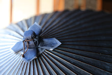 Load image into Gallery viewer, 蛇の目傘【群青】(クリーム) - 和傘CASA