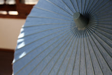 画像をギャラリービューアに読み込む, 日傘【透かし和紙水玉×藍染め手漉き美濃和紙】 - 和傘CASA