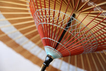 画像をギャラリービューアに読み込む, 蛇の目傘【輪 柿渋×白胡粉】 - 和傘CASA