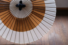 画像をギャラリービューアに読み込む, 蛇の目傘【助六 白×柿渋】 - 和傘CASA