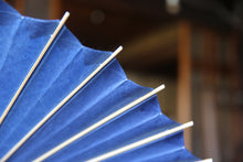 画像をギャラリービューアに読み込む, 網代日傘【石徹白藍染2021 扇】 - 和傘CASA