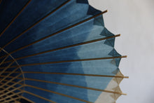 画像をギャラリービューアに読み込む, 網代日傘【石徹白藍染2021 螺旋】