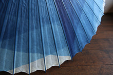 画像をギャラリービューアに読み込む, 網代日傘【石徹白藍染2021 螺旋】