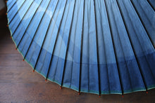 画像をギャラリービューアに読み込む, 蛇の目傘【石徹白藍染2021 川面】