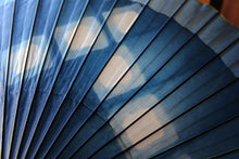 Load image into Gallery viewer, 蛇の目傘【石徹白藍染2021 四角】 - 和傘CASA