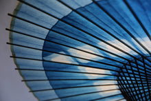 Load image into Gallery viewer, 蛇の目傘【石徹白藍染2021 四角】 - 和傘CASA