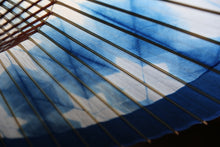 画像をギャラリービューアに読み込む, 蛇の目傘【石徹白藍染2021 六角】