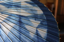 Load image into Gallery viewer, 蛇の目傘【石徹白藍染2021 三角】 - 和傘CASA