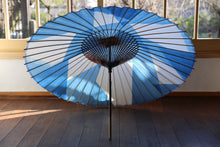 Load image into Gallery viewer, 蛇の目傘【石徹白藍染 氷】 - 和傘CASA