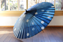 Load image into Gallery viewer, 蛇の目傘【石徹白藍染 水玉】 - 和傘CASA