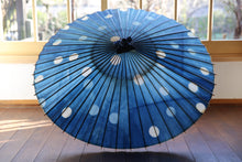Load image into Gallery viewer, 蛇の目傘【石徹白藍染 水玉】 - 和傘CASA