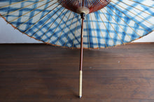 Load image into Gallery viewer, 蛇の目傘【石徹白藍染 格子】 - 和傘CASA