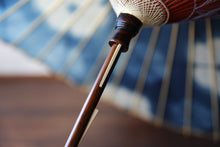 Load image into Gallery viewer, 蛇の目傘【石徹白藍染 花】 - 和傘CASA