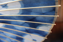 Load image into Gallery viewer, 蛇の目傘【石徹白藍染 花】 - 和傘CASA