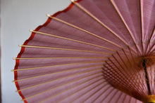 画像をギャラリービューアに読み込む, 蛇の目傘【よろけ縞 赤】 - 和傘CASA