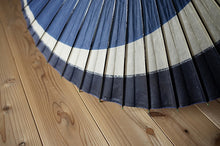 画像をギャラリービューアに読み込む, 小蛇の目傘【三日月　青×紺】 - 和傘CASA
