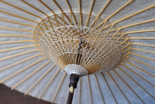 画像をギャラリービューアに読み込む, 日傘【白胡粉】（黒竹） - 和傘CASA
